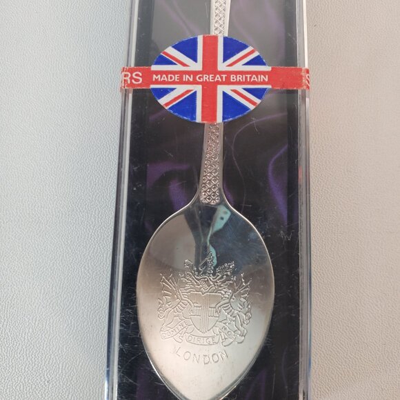 Collector Spoons - London England  - Royal Carriage - Picture 8 of 10